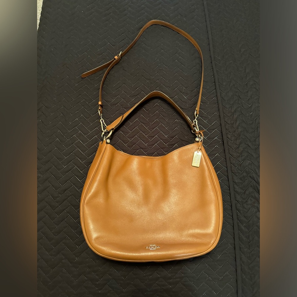 Coach Nomad Hobo In Glovetanned Leather